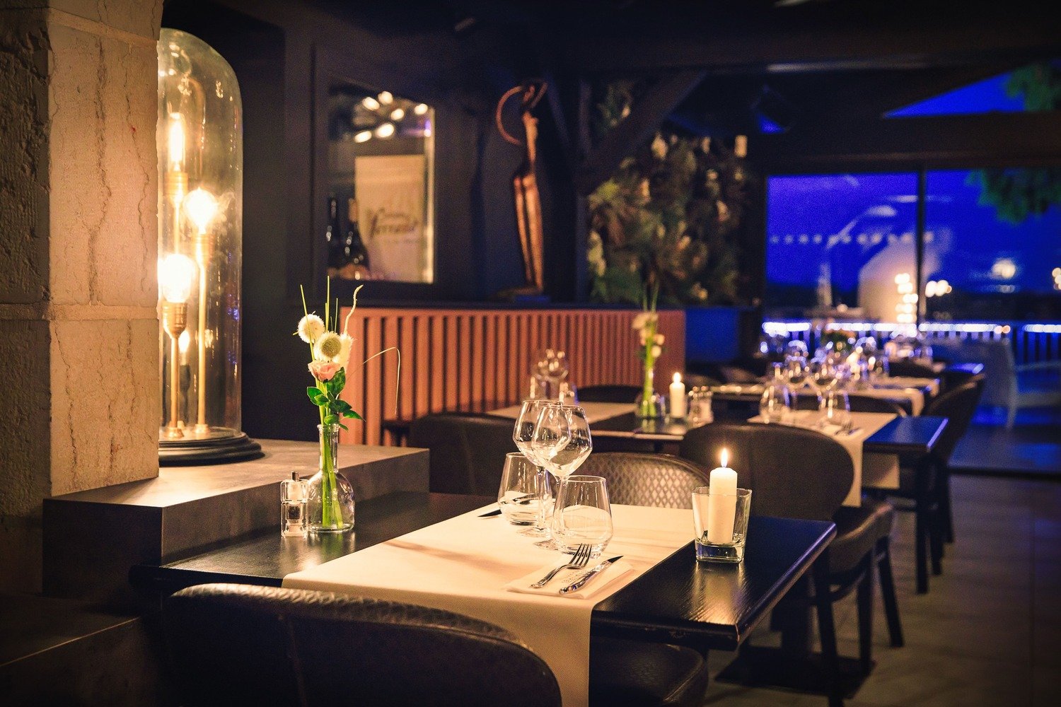 Restaurant Les Tuileries ambiance nuit, décor lounge